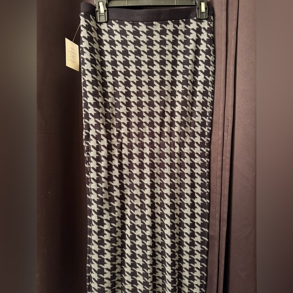 Houndstooth Pencil Skirt - Picture 4 of 7
